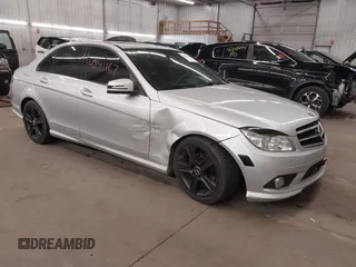 2010 Mercedes-Benz C 300 Sport z VIN WDDGF8BB2AR128205, wystawiony jako IAAI lot #42011167 z przebiegiem 117 045 mil mil oraz . Historia ofert i sprzedaży dostępna na DreamBid. Obrazek 1.