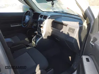 2008 Jeep Patriot Sport with VIN 1J8FT28W98D519566, listed as a IAAI auction lot 41804415 with 108,787 mi miles. Bid and sale history available at carsss.com. Image 5.