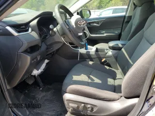 2022 Toyota RAV4 XLE z VIN 2T3P1RFV1NW282106, wystawiony jako Copart lot #61393295 z przebiegiem 46 035 mil mil oraz Szkoda całkowita • Salvage title. Historia ofert i sprzedaży dostępna na DreamBid. Obrazek 7.