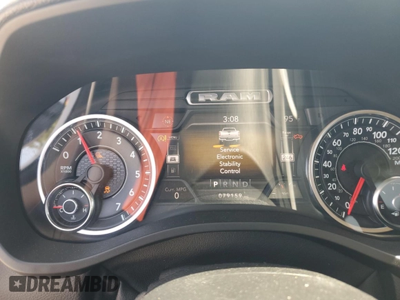 2020 Ram 1500 Laramie z VIN 1C6SRFJT5LN402007, wystawiony jako Copart lot #56427815 z przebiegiem 79 159 mil mil oraz Szkoda całkowita • Salvage title. Historia ofert i sprzedaży dostępna na DreamBid. Obrazek 9.