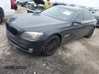 2012 BMW 7 Series 750Li z VIN WBAKB8C53CC962981, wystawiony jako IAAI lot #42167849 z przebiegiem 123 978 mil mil oraz . Historia ofert i sprzedaży dostępna na DreamBid. Obrazek 2.