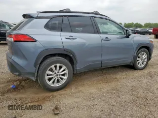 2023 Toyota Corolla Cross LE z VIN 7MUCAAAG4PV038470, wystawiony jako Copart lot #55999615 z przebiegiem 41 269 mil mil oraz Szkoda całkowita • Salvage title. Historia ofert i sprzedaży dostępna na DreamBid. Obrazek 3.