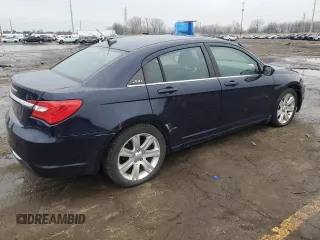 2014 Chrysler 200 Touring z VIN 1C3CCBBB1EN118975, wystawiony jako Copart lot #87133664 z przebiegiem 140 265 mil mil oraz Tytuł czysty. Historia ofert i sprzedaży dostępna na DreamBid. Obrazek 3.