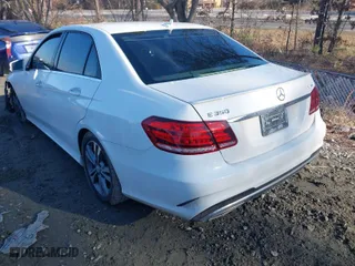 2015 Mercedes-Benz E-Class E 350 Luxury with VIN WDDHF8JB8FB125685, listed as a IAAI auction lot 41411211 with 104,063 mi miles. Bid and sale history available at carsss.com. Image 3.
