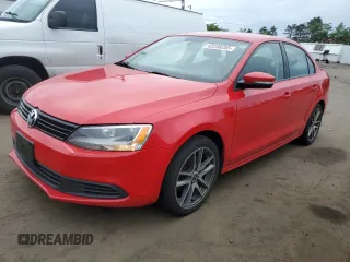 2014 Volkswagen Jetta SE z VIN 3VWD17AJ0EM262441, wystawiony jako Copart lot #62238255 z przebiegiem 140 594 mil mil oraz Czysty tytuł • Clean title. Historia ofert i sprzedaży dostępna na DreamBid. Obrazek 1.