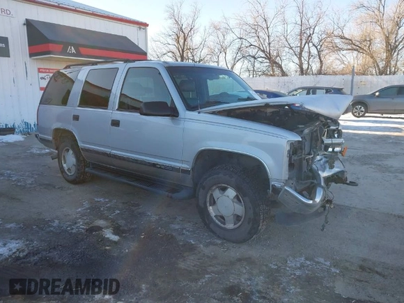 1996 Chevrolet Tahoe z VIN 1GNEK13R3TJ318572, wystawiony jako IAAI lot #41419555 z przebiegiem 199 201 mil mil oraz . Historia ofert i sprzedaży dostępna na DreamBid. Obrazek 1.