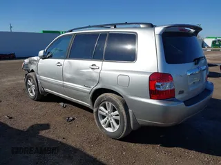 2006 Toyota Highlander z VIN JTEDW21A460012014, wystawiony jako IAAI lot #41105328 z przebiegiem 135 650 mil mil oraz . Historia ofert i sprzedaży dostępna na DreamBid. Obrazek 3.