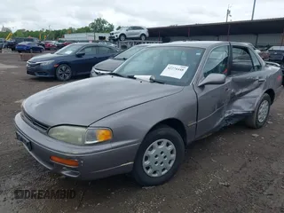 1995 Toyota Camry LE z VIN 4T1SK12E0SU634143, wystawiony jako IAAI lot #42274448 z przebiegiem 159 962 mil mil oraz . Historia ofert i sprzedaży dostępna na DreamBid. Obrazek 2.