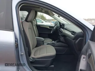 2022 Ford Escape SE Hybrid with VIN 1FMCU9BZ5NUB06831, listed as a IAAI auction lot 41747501 with 26,892 mi miles and . Bid and sale history available at carsss.com. Image 5.