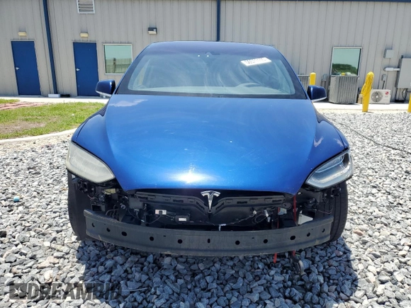 2016 Tesla Model X 70D z VIN 5YJXCAE29GF001522, wystawiony jako Copart lot #56571115 z przebiegiem 129 924 mil mil oraz Szkody całkowita. Historia ofert i sprzedaży dostępna na DreamBid. Obrazek 5.