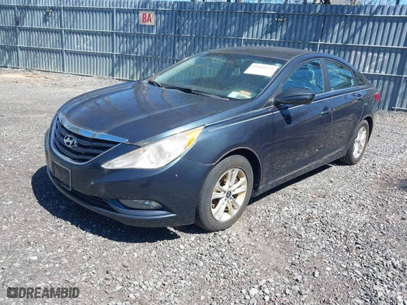 2013 Hyundai Sonata GLS with VIN 5NPEB4AC0DH806400, listed as a IAAI auction lot 42060532 with 124,735 mi miles. Bid and sale history available at carsss.com. Image 2.