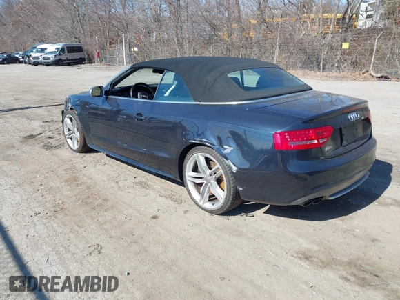 2012 Audi S5 Premium Plus z VIN WAUCGAFH4CN004360, wystawiony jako IAAI lot #41742130 z przebiegiem 106 929 mil mil oraz . Historia ofert i sprzedaży dostępna na DreamBid. Obrazek 3.