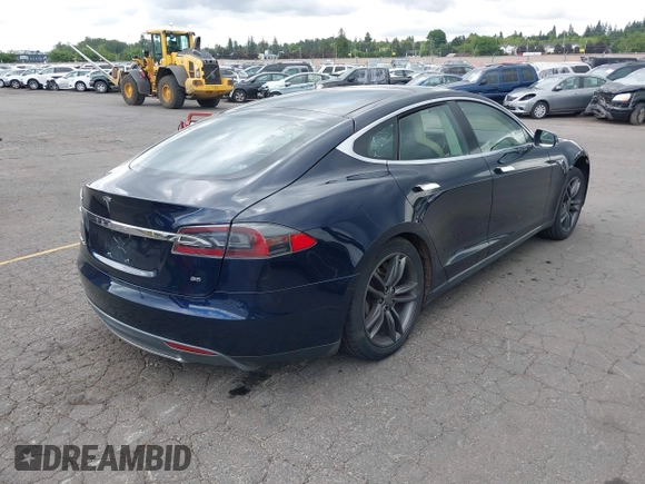 2013 Tesla Model S с VIN 5YJSA1CN1DFP05559, выставлен на аукционе IAAI как лот 42249943 с пробегом 134 399 миль миль и . История ставок и продаж доступна на DreamBid. Изображение 4.