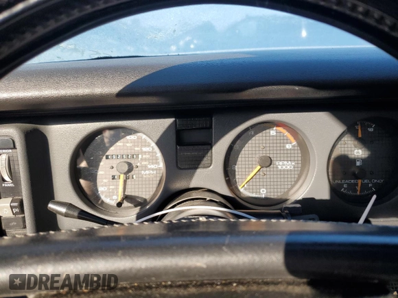 1988 Pontiac Firebird z VIN 1G2FW2183JL204840, wystawiony jako Copart lot #69142254 z przebiegiem 62 529 mil mil oraz Czysty tytuł • Clean title. Historia ofert i sprzedaży dostępna na DreamBid. Obrazek 9.
