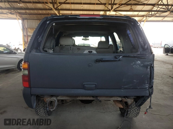 2001 Chevrolet Tahoe LT z VIN 1GNEK13T41J114680, wystawiony jako Copart lot #58333525 z przebiegiem 223 591 mil mil oraz Szkoda całkowita • Salvage title. Historia ofert i sprzedaży dostępna na DreamBid. Obrazek 6.