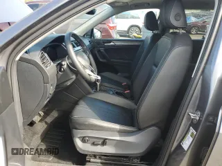 2024 Volkswagen Tiguan SE z VIN 3VVMB7AX3RM078249, wystawiony jako Copart lot #57566155 z przebiegiem 25 713 mil mil oraz Szkoda całkowita • Salvage title. Historia ofert i sprzedaży dostępna na DreamBid. Obrazek 7.
