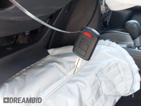 2020 Mitsubishi Outlander ES z VIN JA4AP3AU6LU017508, wystawiony jako IAAI lot #42354698 z przebiegiem 80 099 mil mil oraz . Historia ofert i sprzedaży dostępna na DreamBid. Obrazek 11.