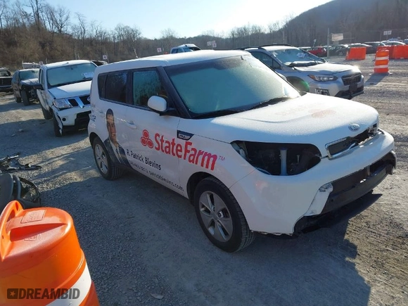 2015 Kia Soul with VIN KNDJN2A21F7798011, listed as a IAAI auction lot 41235575 with 111,402 mi miles. Bid and sale history available at carsss.com. Image 1.
