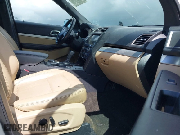 2017 Ford Explorer XLT z VIN 1FM5K8D83HGC80140, wystawiony jako IAAI lot #42336788 z przebiegiem 94 058 mil mil oraz . Historia ofert i sprzedaży dostępna na DreamBid. Obrazek 5.