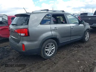 2014 Kia Sorento LX with VIN 5XYKT4A62EG501290, listed as a IAAI auction lot 41674127 with 130,772 mi miles. Bid and sale history available at carsss.com. Image 4.