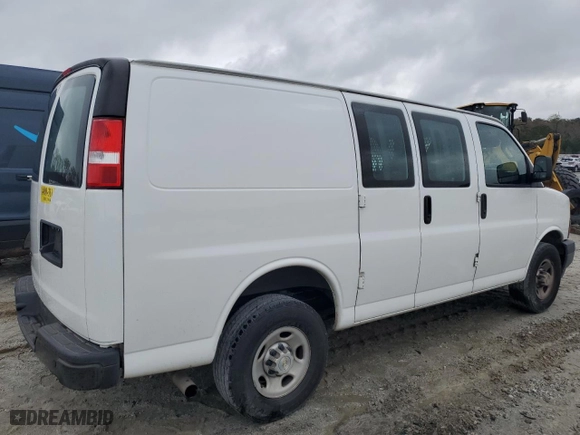 2022 Chevrolet Express Cargo Van with VIN 1GCWGAFPXN1217752, listed as a Copart auction lot 49950615 with 104,374 mi miles and Clean Title. Bid and sale history available at carsss.com. Image 3.