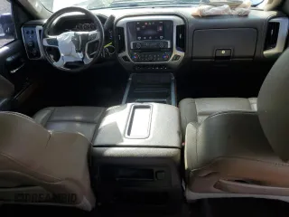 2015 GMC Sierra 3500HD SRW SLE z VIN 1GT423C80FF172338, wystawiony jako Copart lot #71542434 z przebiegiem 242 924 mil mil oraz Szkody całkowita. Historia ofert i sprzedaży dostępna na DreamBid. Obrazek 8.