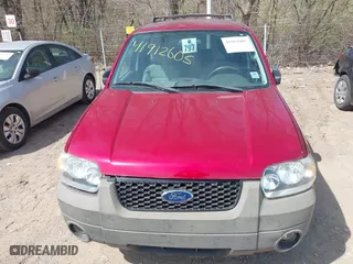 2006 Ford Escape XLT with VIN 1FMYU03186KA06262, listed as a IAAI auction lot 41912605 with 157,117 mi miles. Bid and sale history available at carsss.com. Image 6.