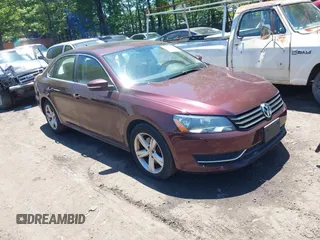 2012 Volkswagen Passat SE с VIN 1VWBP7A30CC107216, выставлен на аукционе IAAI как лот 42545676 с пробегом 151 417 миль миль и . История ставок и продаж доступна на DreamBid. Изображение 1.