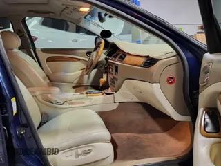 2000 Jaguar S-Type V8 z VIN SAJDA01D3YGL47987, wystawiony jako Copart lot #60103145 z przebiegiem 110 742 mil mil oraz Czysty tytuł • Clean title. Historia ofert i sprzedaży dostępna na DreamBid. Obrazek 5.