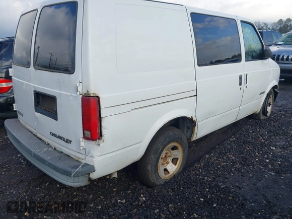 2002 Chevrolet Astro Cargo with VIN 1GCDM19X52B148289, listed as a IAAI auction lot 41975772 with Not Provided miles. Bid and sale history available at carsss.com. Image 4.