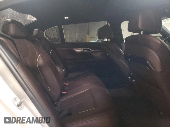 2020 BMW 7 Series 740i xDrive z VIN WBA7T4C04LGG62734, wystawiony jako Copart lot #54722014 z przebiegiem 77 203 mil mil oraz Szkoda całkowita • Salvage title. Historia ofert i sprzedaży dostępna na DreamBid. Obrazek 10.