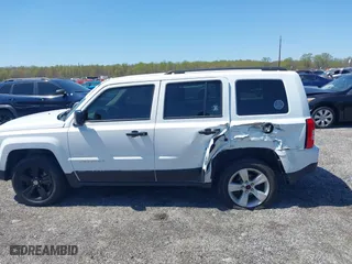 2016 Jeep Patriot Latitude with VIN 1C4NJRFB7GD718468, listed as a IAAI auction lot 42065343 with 92,009 mi miles. Bid and sale history available at carsss.com. Image 14.