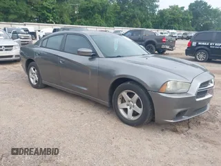 2011 Dodge Charger SE z VIN 2B3CL3CG3BH543535, wystawiony jako IAAI lot #42300953 z przebiegiem 283 011 mil mil oraz . Historia ofert i sprzedaży dostępna na DreamBid. Obrazek 1.