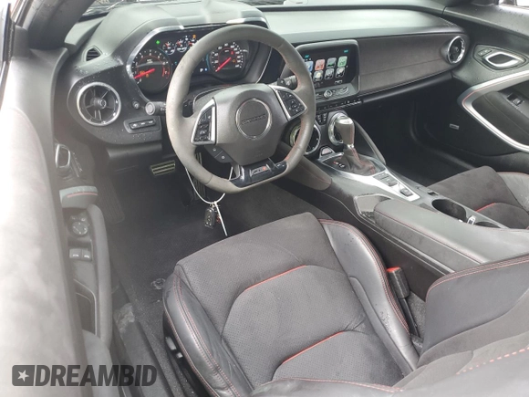 2018 Chevrolet Camaro ZL1 z VIN 1G1FK1R66J0136757, wystawiony jako Copart lot #71070224 z przebiegiem 7760 mil mil oraz Tytuł czysty. Historia ofert i sprzedaży dostępna na DreamBid. Obrazek 8.