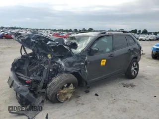 2014 Jeep Cherokee Trailhawk z VIN 1C4PJMBB2EW173458, wystawiony jako Copart lot #56146355 z przebiegiem Nie podano mil oraz Szkoda całkowita • Salvage title. Historia ofert i sprzedaży dostępna na DreamBid. Obrazek 1.