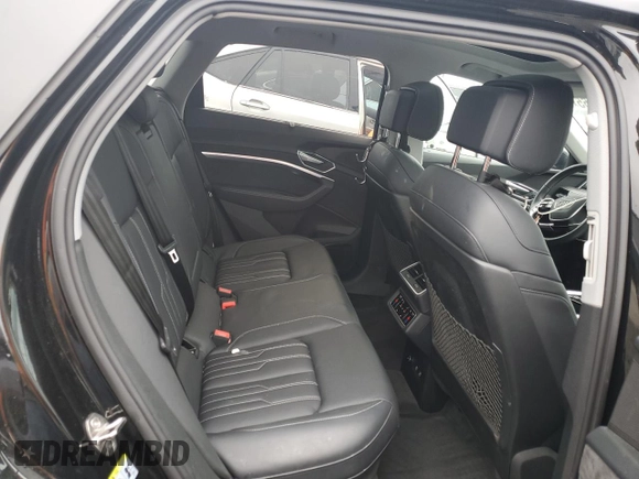 2021 Audi e-tron Prestige z VIN WA1VAAGE2MB004310, wystawiony jako Copart lot #60638165 z przebiegiem 34 576 mil mil oraz Szkoda całkowita • Salvage title. Historia ofert i sprzedaży dostępna na DreamBid. Obrazek 11.