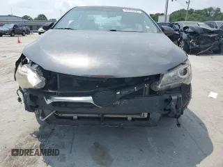2015 Toyota Camry XLE z VIN 4T1BF1FK4FU039015, wystawiony jako Copart lot #59293295 z przebiegiem 130 335 mil mil oraz Szkoda całkowita • Salvage title. Historia ofert i sprzedaży dostępna na DreamBid. Obrazek 5.