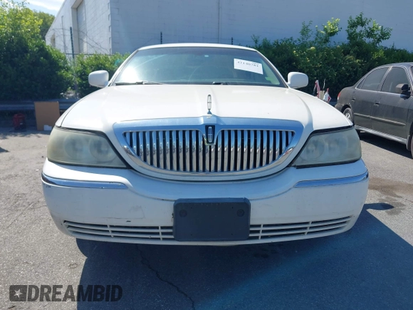 2006 Lincoln Town Car Signature z VIN 1LNHM81V46Y634398, wystawiony jako IAAI lot #42140781 z przebiegiem 159 256 mil mil oraz . Historia ofert i sprzedaży dostępna na DreamBid. Obrazek 6.