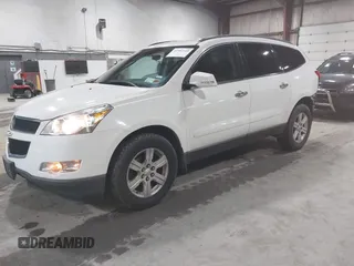 2012 Chevrolet Traverse 1LT z VIN 1GNKVGEDXCJ241794, wystawiony jako IAAI lot #41902110 z przebiegiem 138 305 mil mil oraz . Historia ofert i sprzedaży dostępna na DreamBid. Obrazek 17.
