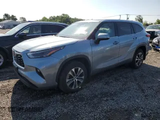 2022 Toyota Highlander XLE with VIN 5TDGZRBH2NS212768, listed as a Copart auction lot 61589265 with 32,671 mi miles and Salvage title. Bid and sale history available at DreamBid. Image 1.