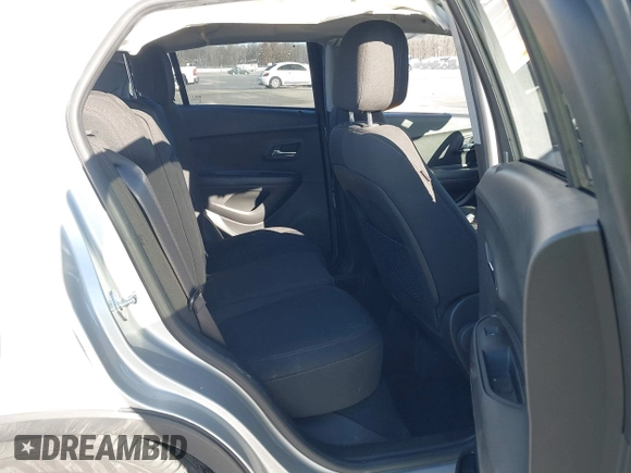2020 Chevrolet Trax LS with VIN KL7CJKSB4LB322134, listed as a IAAI auction lot 41102287 with 45,264 mi miles. Bid and sale history available at carsss.com. Image 8.