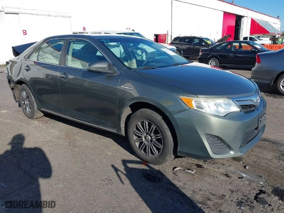 2013 Toyota Camry Hybrid LE with VIN 4T1BD1FK2DU094842, listed as a IAAI auction lot 41436192 with 136,647 mi miles. Bid and sale history available at carsss.com. Image 1.