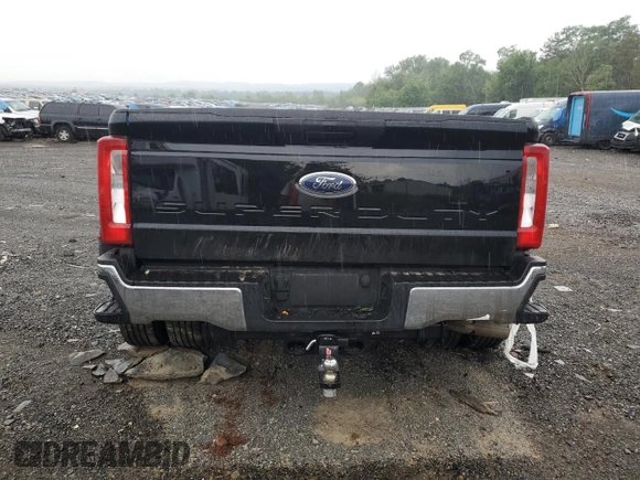2024 Ford F-350 XL z VIN 1FT8W3DM2REC26928, wystawiony jako Copart lot #72229934 z przebiegiem Nie podano mil oraz Szkoda całkowita • Salvage title. Historia ofert i sprzedaży dostępna na DreamBid. Obrazek 6.