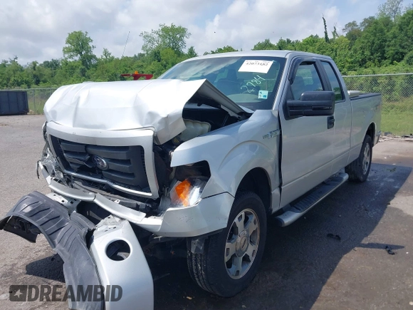 2009 Ford F-150 STX z VIN 1FTRX12W59KB81818, wystawiony jako IAAI lot #42073182 z przebiegiem 76 968 mil mil oraz . Historia ofert i sprzedaży dostępna na DreamBid. Obrazek 17.
