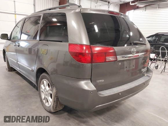 2004 Toyota Sienna XLE with VIN 5TDBA22C04S013522, listed as a IAAI auction lot 41918769 with 232,069 mi miles. Bid and sale history available at carsss.com. Image 3.