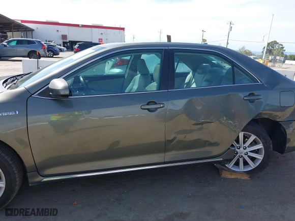 2012 Toyota Camry Hybrid XLE with VIN 4T1BD1FK0CU020723, listed as a IAAI auction lot 42031093 with 121,297 mi miles. Bid and sale history available at carsss.com. Image 14.