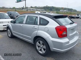 2010 Dodge Caliber SXT z VIN 1B3CB4HA9AD619378, wystawiony jako IAAI lot #42068680 z przebiegiem 182 668 mil mil oraz . Historia ofert i sprzedaży dostępna na DreamBid. Obrazek 3.