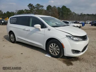 2019 Chrysler Pacifica Touring L with VIN 2C4RC1BG4KR537378, listed as a Copart auction lot 44048635 with 183,539 mi miles and Salvage Title. Bid and sale history available at carsss.com. Image 4.