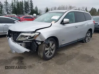 2014 Nissan Pathfinder Platinum Hybrid with VIN 5N1CR2MM3EC637333, listed as a IAAI auction lot 41355370 with 122,821 mi miles. Bid and sale history available at carsss.com. Image 2.