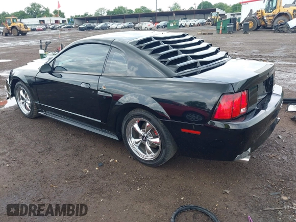 2001 Ford Mustang GT Deluxe with VIN 1FAFP42X01F256120, listed as a IAAI auction lot 42446560 with Not provided miles and . Bid and sale history available at DreamBid. Image 3.